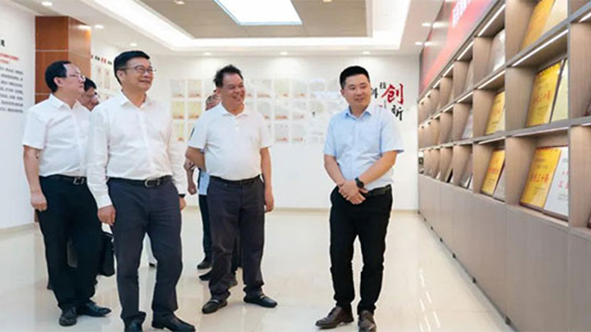 溫州灣新區(qū)黨工委書記、管委會主任周一富走訪浙江石化閥門有限公司